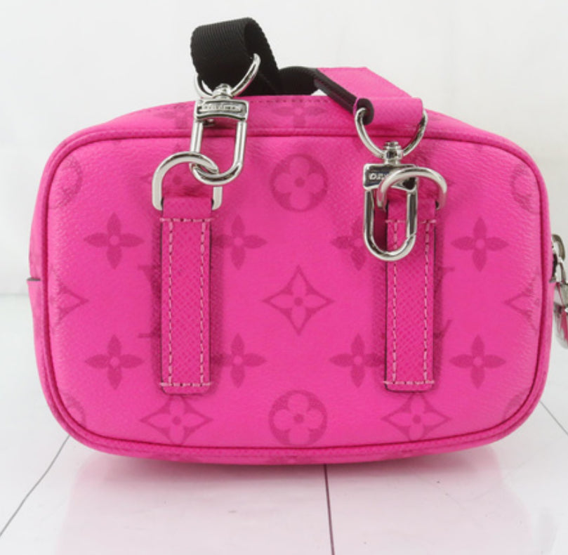 Louis Vuitton Outdoor Messenger Pink PM